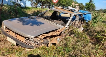 Motorista sofre acidente após pneu de veículo estourar na MGC-354 em Presidente Olegário