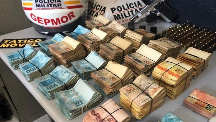 Polícia Militar apreende aproximadamente 180 mil reais em dinheiro e uma quantidade de drogas em Patos de Minas