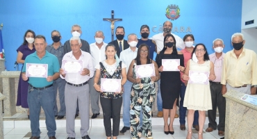  Câmara Municipal homenageia servidores públicos que se aposentaram no ano de 2020 