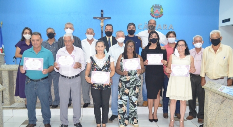  Câmara Municipal homenageia servidores públicos que se aposentaram no ano de 2020 