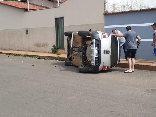 Condutor embriagado é preso por provocar acidente em Carmo do Paranaíba