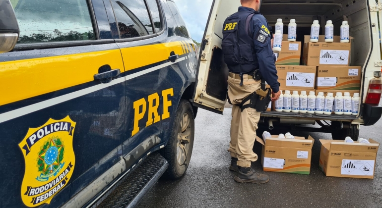 PRF de Patos de Minas apreende 120 litros de agrotóxicos falsificados e um homem é preso