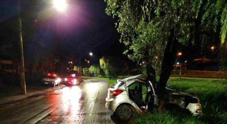 Estudante de medicina fica ferido em acidente na Avenida Fátima Porto em Patos de Minas