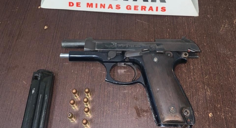 Jovem de 24 anos é detido pela Polícia Militar de Presidente Olegário com arma de fogo 