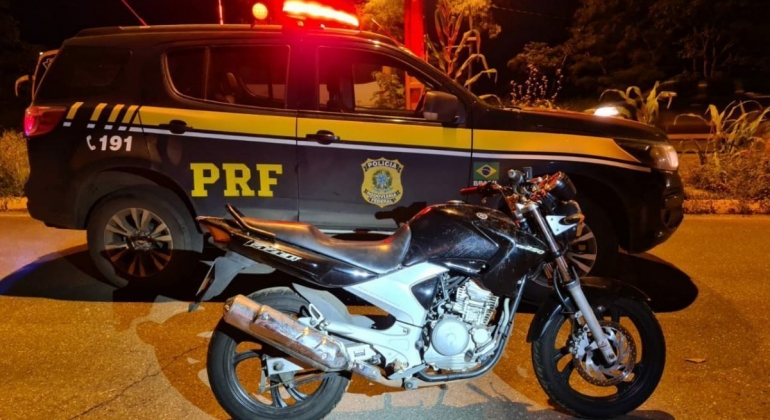 PRF de Patos de Minas recupera  motocicleta furtada em Uberlândia