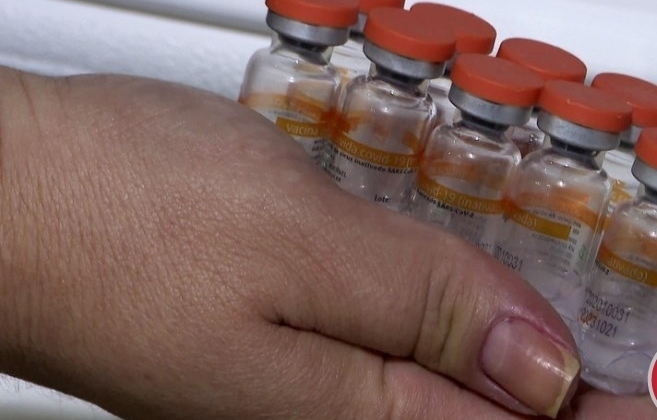 Novos lotes de vacinas contra a Covid-19 devem chegar na quinta-feira (28) para Patos de Minas e região