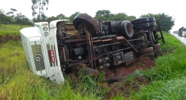  Pista escorregadia teria provocado dois acidentes na BR-354 em Lagoa Formosa