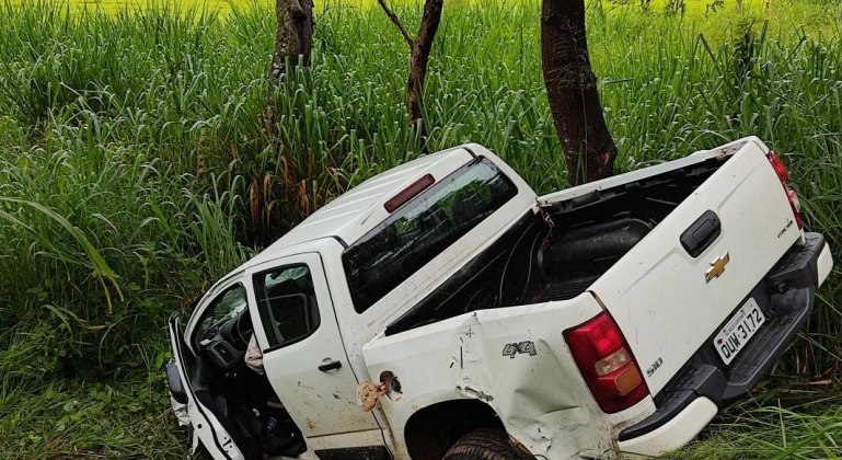 Motoristas ficam feridos em grave acidente ocorrido na MGC-354  entre Patos de Minas e Presidente Olegário 