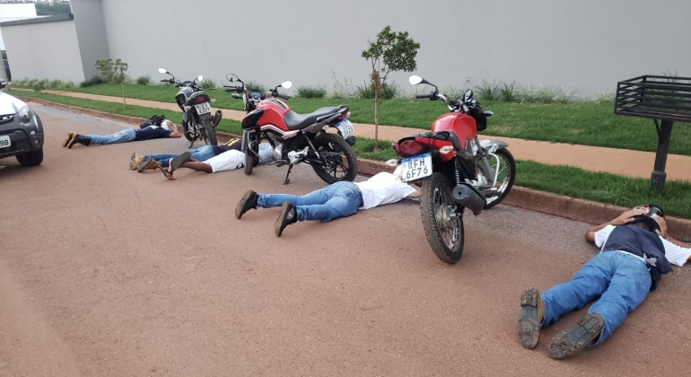 Polícia Militar apreende motocicletas e pessoas que participam de aglomeração em Patos de Minas