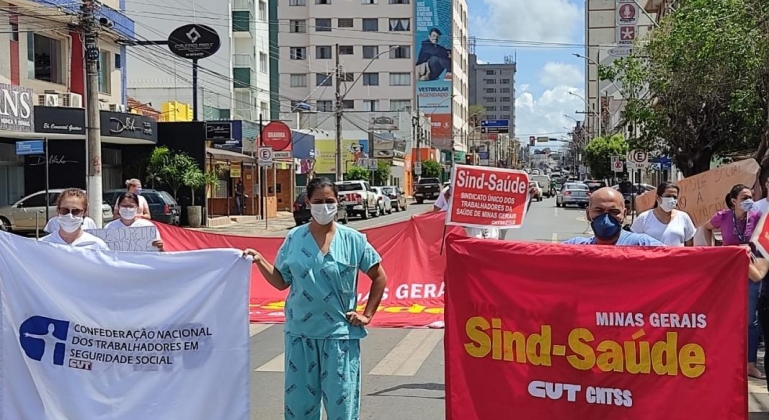 Servidores manifestam contra a terceirização da administração do Hospital Regional de Patos de Minas