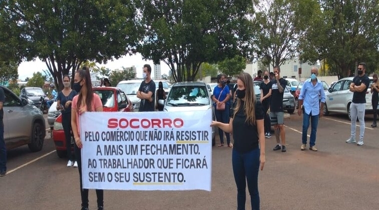 Onda Roxa: comerciantes realizam manifestação em frente à prefeitura de Patos de Minas