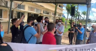 Prefeitura de Patos de Minas emite nota após Falcão discutir com manifestantes 