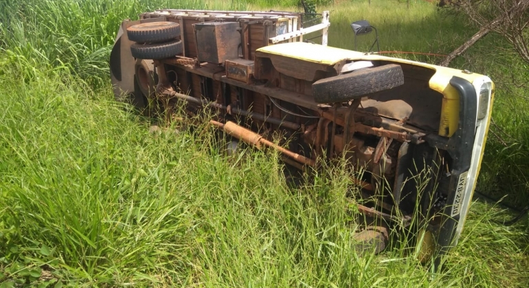 Caminhão tomba na BR-354 no município de Lagoa Formosa 