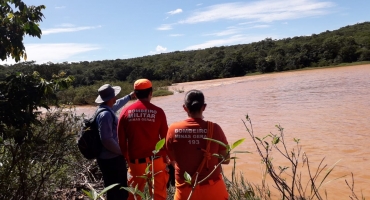 Mergulhadores do Corpo de Bombeiros localizam corpo de homem que estava desaparecido no rio Abaeté