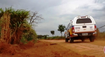 PM age rápido e prende trio que roubou caminhonete e dinheiro em fazenda na região de Patos de Minas