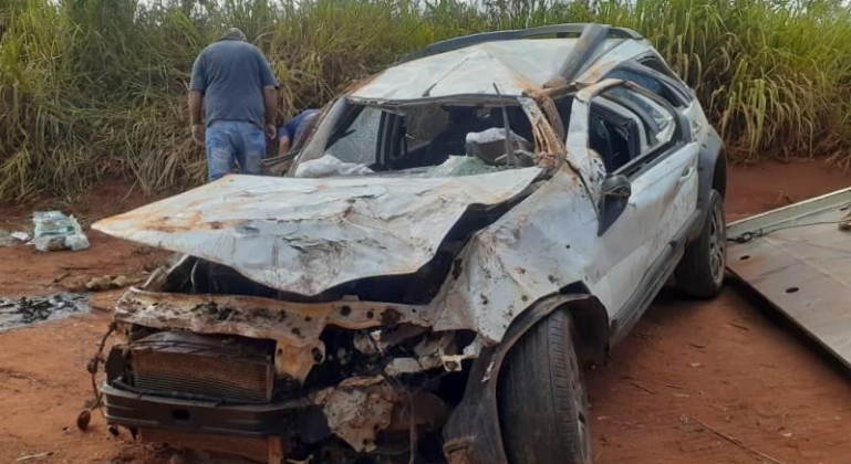 Acidente na zona rural de Carmo do Paranaíba deixa casal gravemente ferido