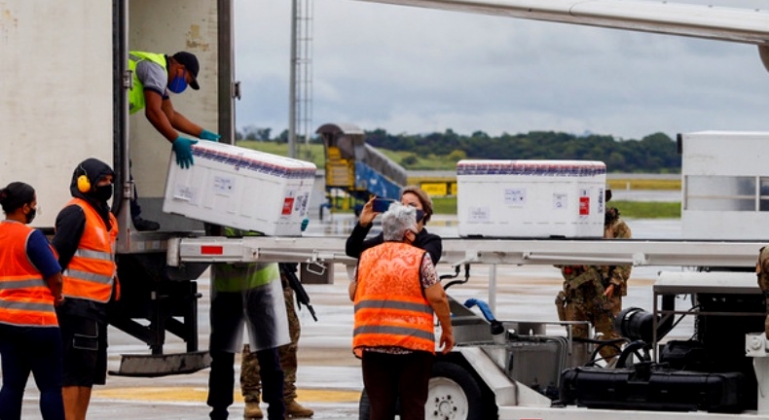 MG recebe mais um milhão de vacinas contra a COVID-19 