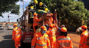 Bombeiro que morreu em decorrência da COVID-19 é sepultado com honrarias em Patos de Minas