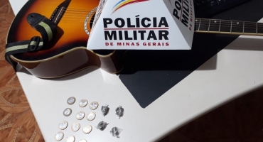 Polícia Militar localiza droga e violão furtado de igreja durante operação na cidade de Guimarãnia