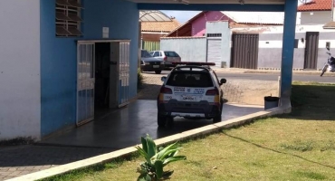 Briga de casal termina com rapaz de 23 anos atingido por golpes de canivete 