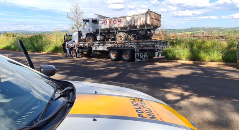 Caminhão proveniente de roubo  é localizado durante abordagem na BR-352, em Abadia dos Dourados