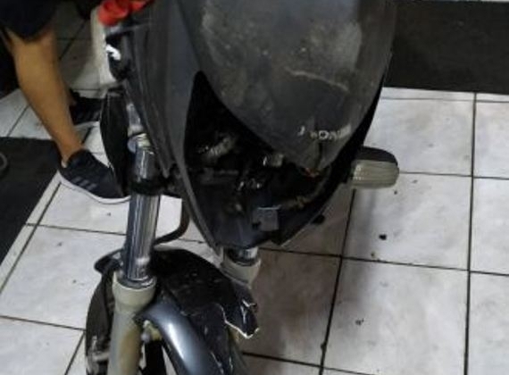 Atropelamento no Bairro Alto da Colina deixa motociclista e pedestre feridos em Patos de Minas