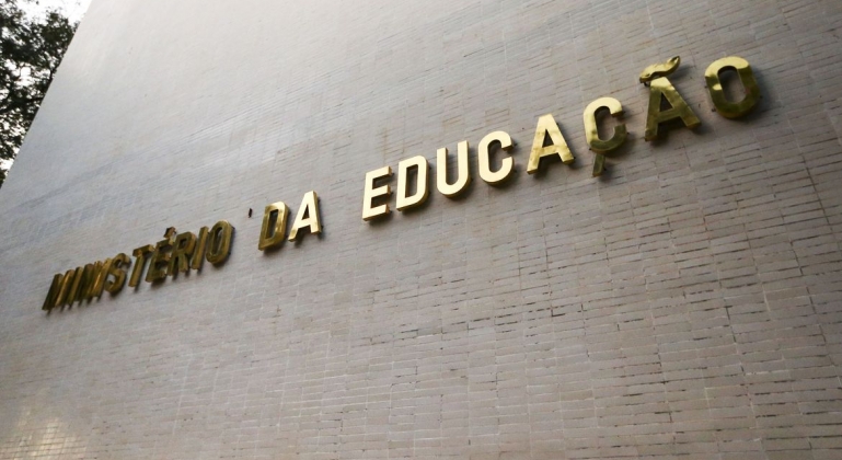 MEC disponibiliza manual a profissionais de alfabetização MEC disponibiliza manual a profissionais de alfabetização