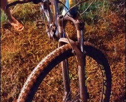 Ciclista fica ferido após se envolver em acidente com carro em Patos de Minas