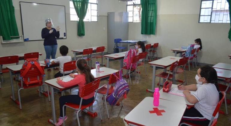 Poucos alunos comparecem nas escolas municipais de Lagoa Formosa para volta às aulas presenciais 