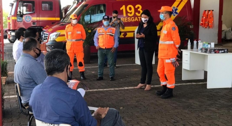 Corpo de Bombeiros lança campanha de alimentos e agasalhos em Patos de Minas e região