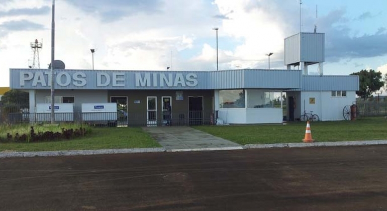 Árvore nativa localizada em propriedade particular interrompe voos no aeroporto de Patos de Minas