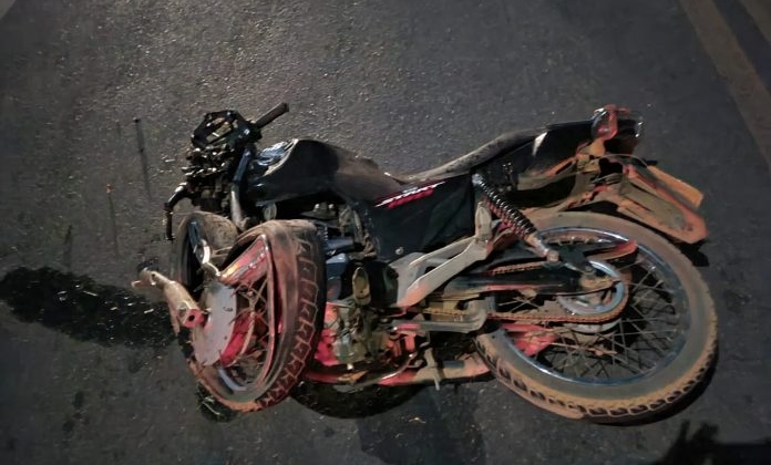 Acidente ente pick up e moto deixa motociclista gravemente ferido na LMG-514, em Rio Paranaíba