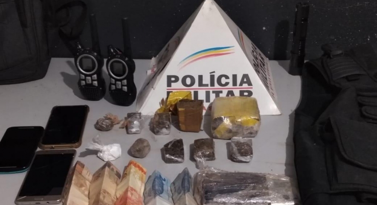 Dupla é presa por suspeita de tráfico de drogas em Patos de Minas