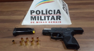 Homem vai mostrar pistola para amigas e dá tiro na própria mão em Carmo do Paranaíba 