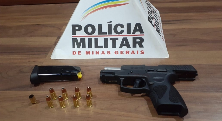 Homem vai mostrar pistola para amigas e dá tiro na própria mão em Carmo do Paranaíba 