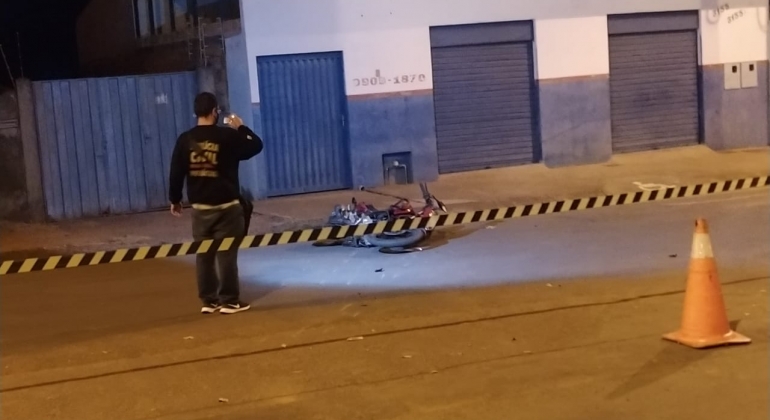 Motoqueiro de 20 anos fica gravemente ferido em acidente de transito na cidade de Carmo do Paranaíba