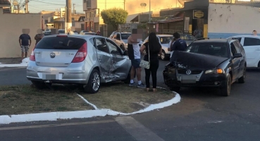 Novo acidente de trânsito é registrado na Avenida Piauí em Patos de Minas