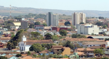 Ministério Publico de Minas Gerais propõe ação contra ex-prefeito de Paracatu por contratar servidores sem concurso