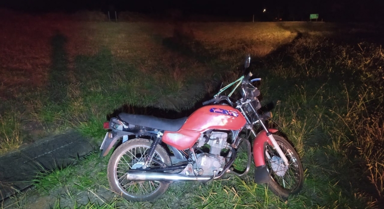 Motoqueiro de 60 anos fica ferido após sofrer queda na BR-354 no município de Arapuá