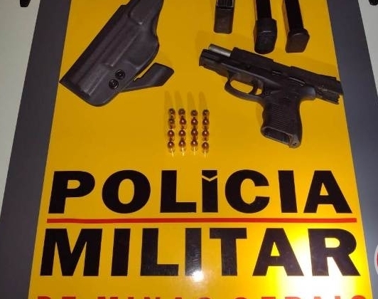 Polícia Militar Rodoviária prende homem e aprende arma e munições na MGC-462, em Patrocínio