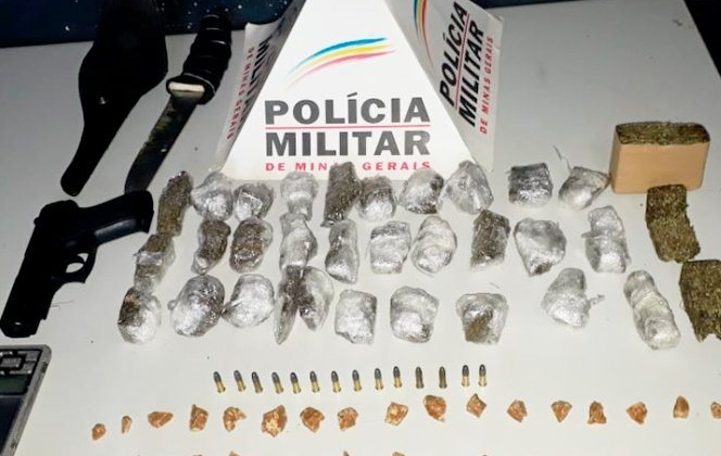 PM  recupera  motocicleta roubada e aprende drogas, munições e arma de pressão em Patos de Minas