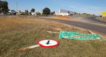 Motoristas de Lagoa Formosa e usuários da BR-354 pedem melhorias na sinalização do principal trevo de acesso a cidade