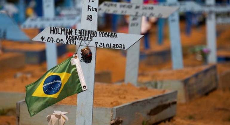 Terceira onda de covid-19 deve acelerar mortes nas próximas semanas, alertam especialistas