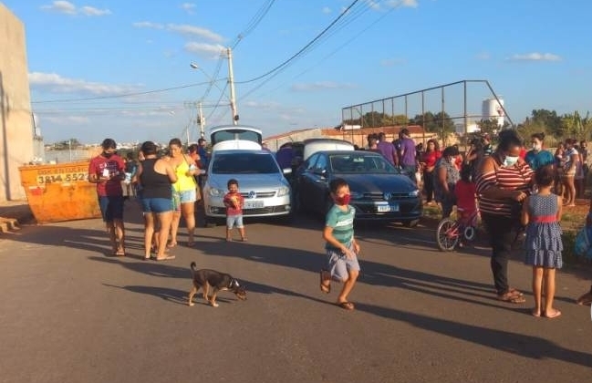 Igreja do Evangelho Quadrangular da Paz entrega alimentos arrecadados em campanha à população patense