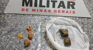 Polícia Militar de Lagoa Formosa aborda motoqueiro no Bairro Babilônia e apreende maconha e crack 