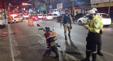 Polícia Militar e SETTRAM flagram, em operação conjunta 23 inabilitados na noite desta sexta-feira (25)