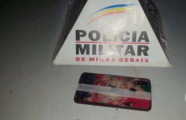 Mulher de 23 anos é encaminhada para a delegacia após furtar celular em supermercado de Patos de Minas