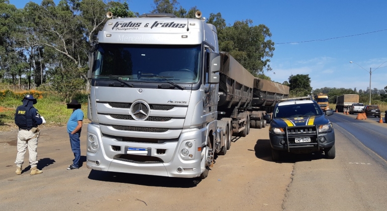 Motorista de rodotrem que andou 2,5 mil quilômetros sem descanso é parado pela PRF 