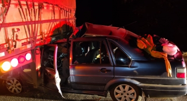 Colisão traseira deixa 4 pessoas feridas na MG-190, munícipio de Monte Carmelo