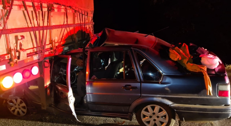 Colisão traseira deixa 4 pessoas feridas na MG-190, munícipio de Monte Carmelo